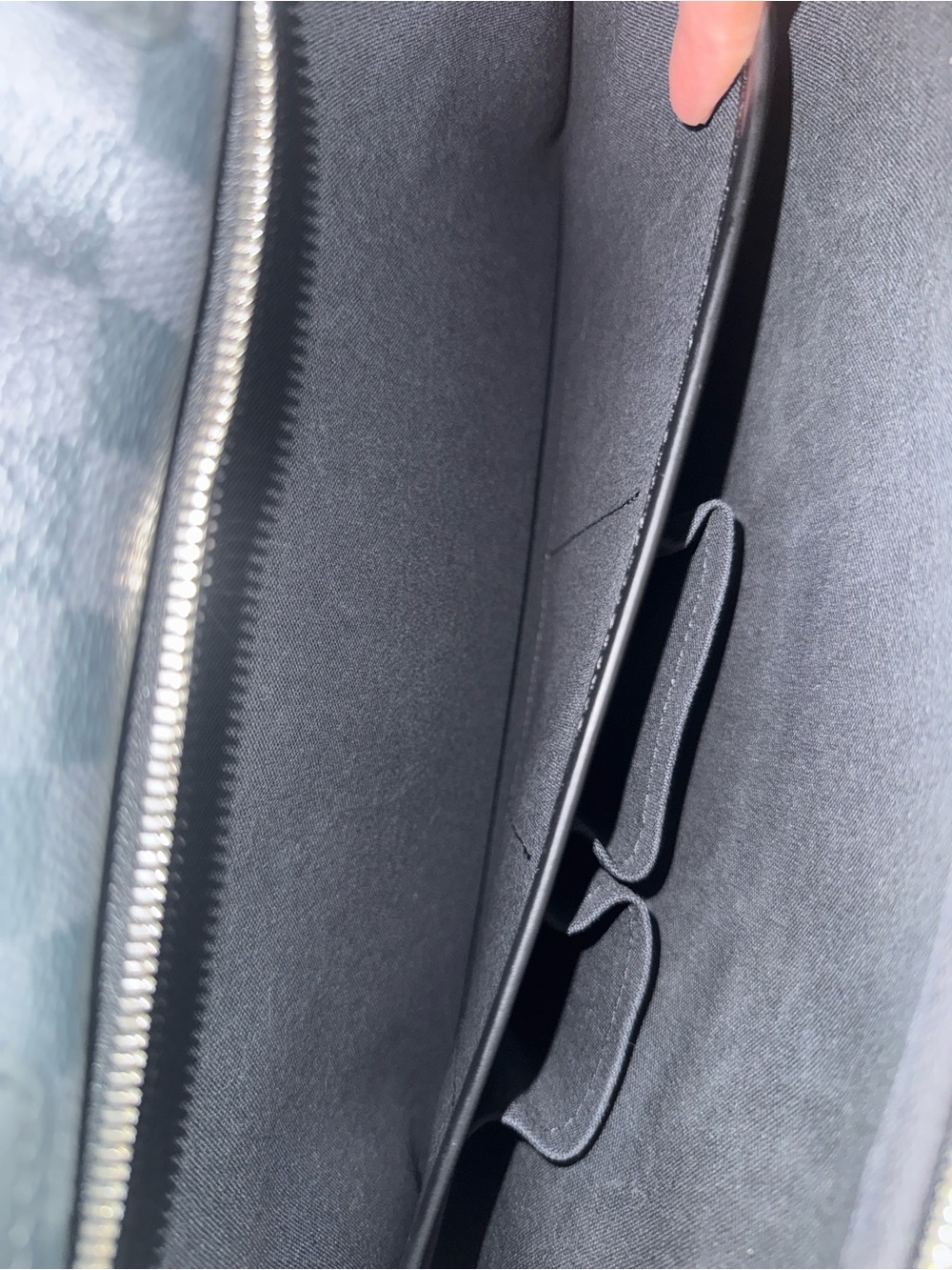 Louis Vuitton Graphite ICare - Picture 14 of 17